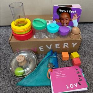 Lovevery The Explorer Play Kit 9-10m